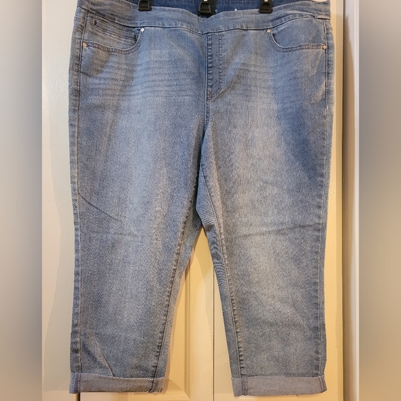 Westbound Woman plus size crop pull on cuffed jeans capris NWOT. 22W - Picture 1 of 3
